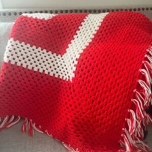 Cozy Red and White Crochet Holiday Throw